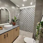Modern Style 2br-apt - 10min To Skanderbeg Square Apartment